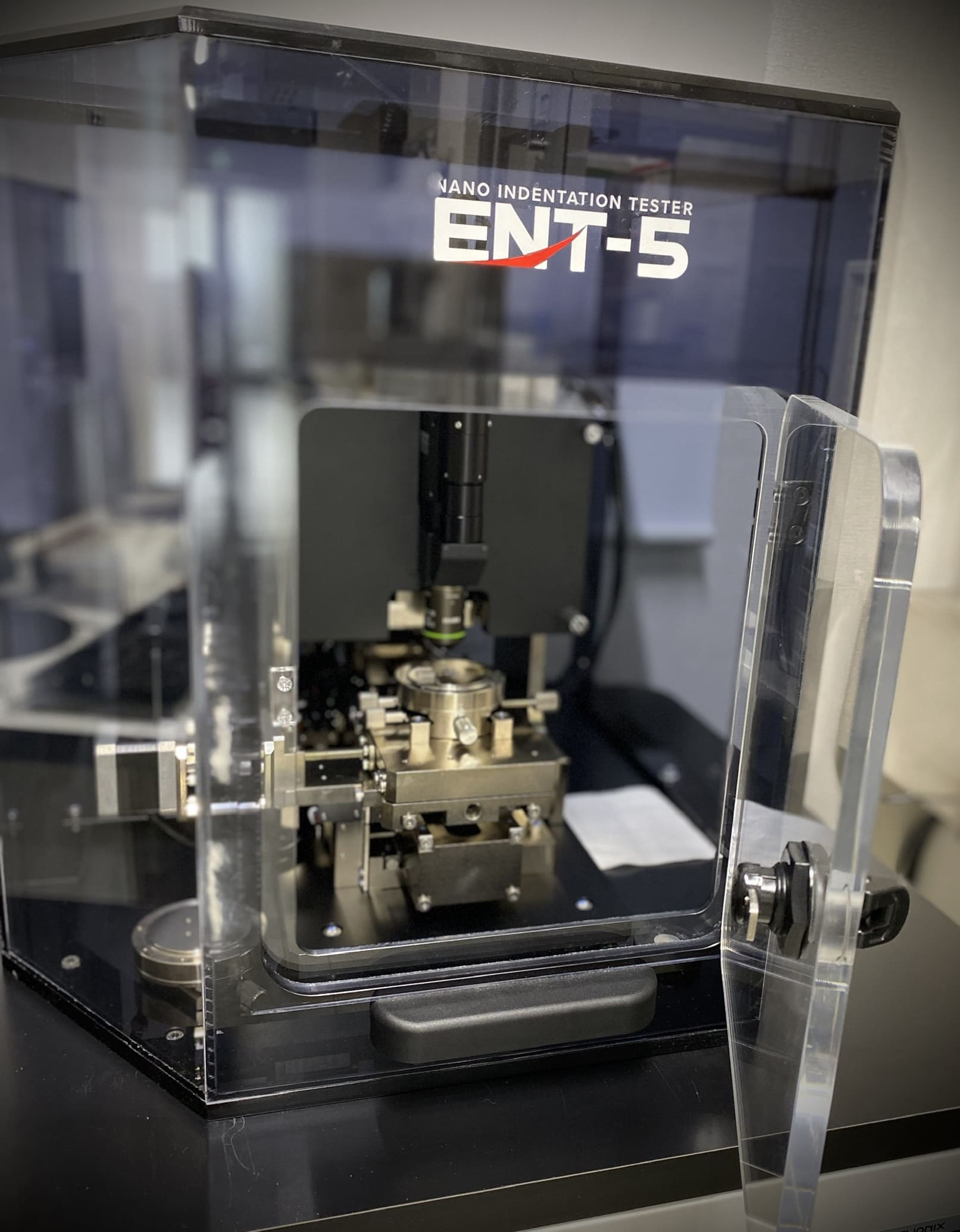 The measurement chamber is shielded and temperature-controlled.