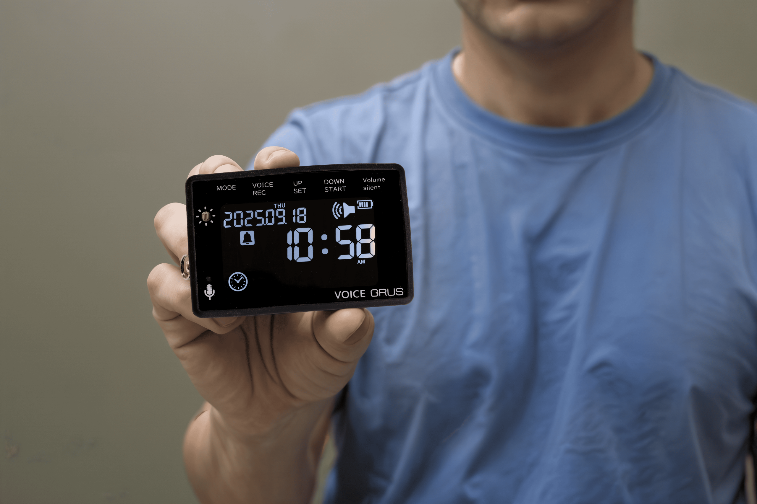 Equipped with a key-lock function to prevent accidental operation