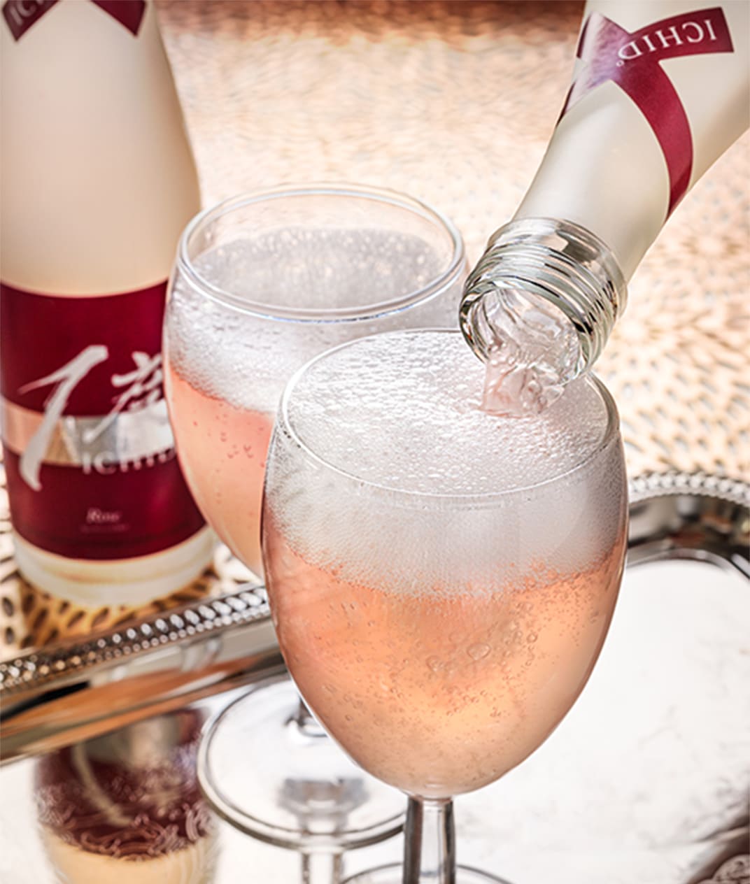 Fine, delicate bubbles created through secondary fermentation in the bottle.