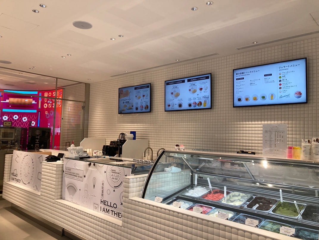 A perfect match: Our eggshell-based finish featured in a premium pastry shop.