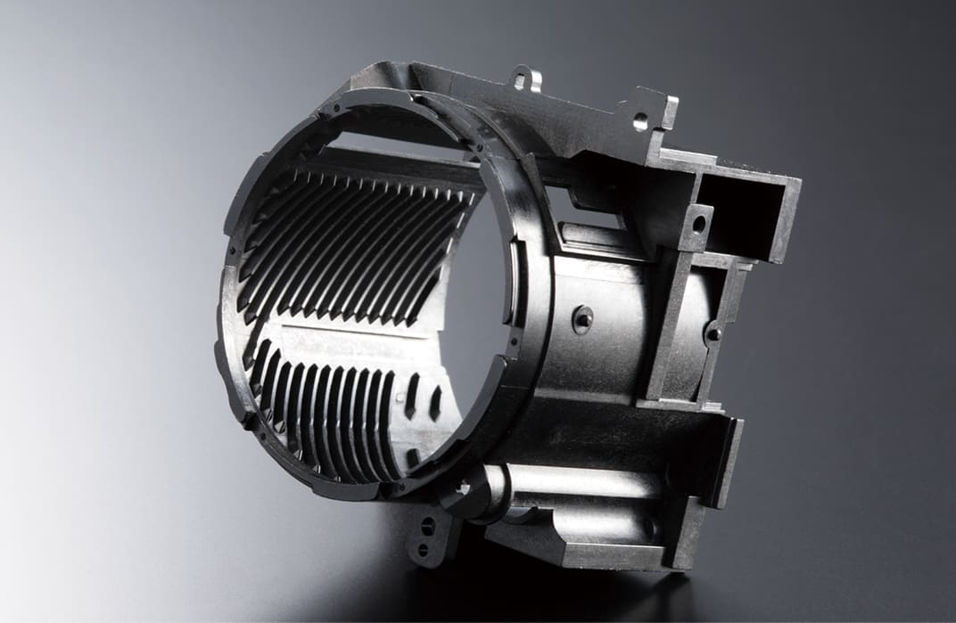 Lens Barrel Component Utilizing High-Precision Collapsible Core Molding